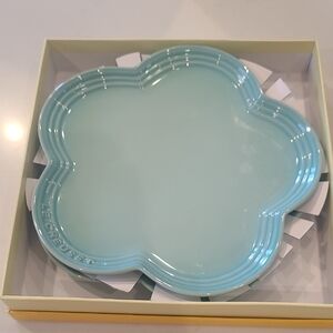 Le Creuset Cool Mint Flower Plate Set Of 2 NIB